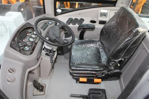 956H Compact 5-Ton Wheel Loader view 5