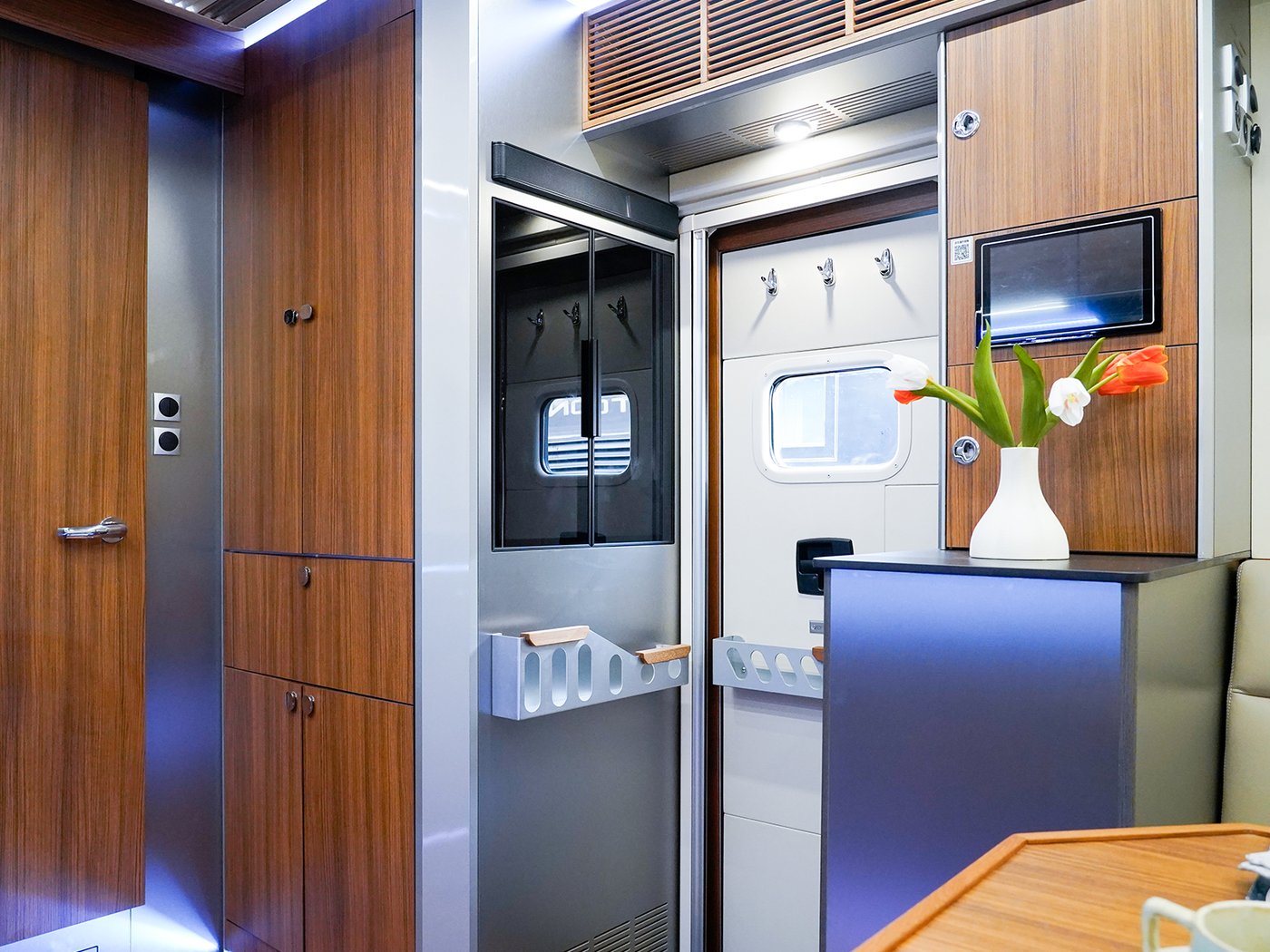 Weimai E B-Type Motorhome view 2