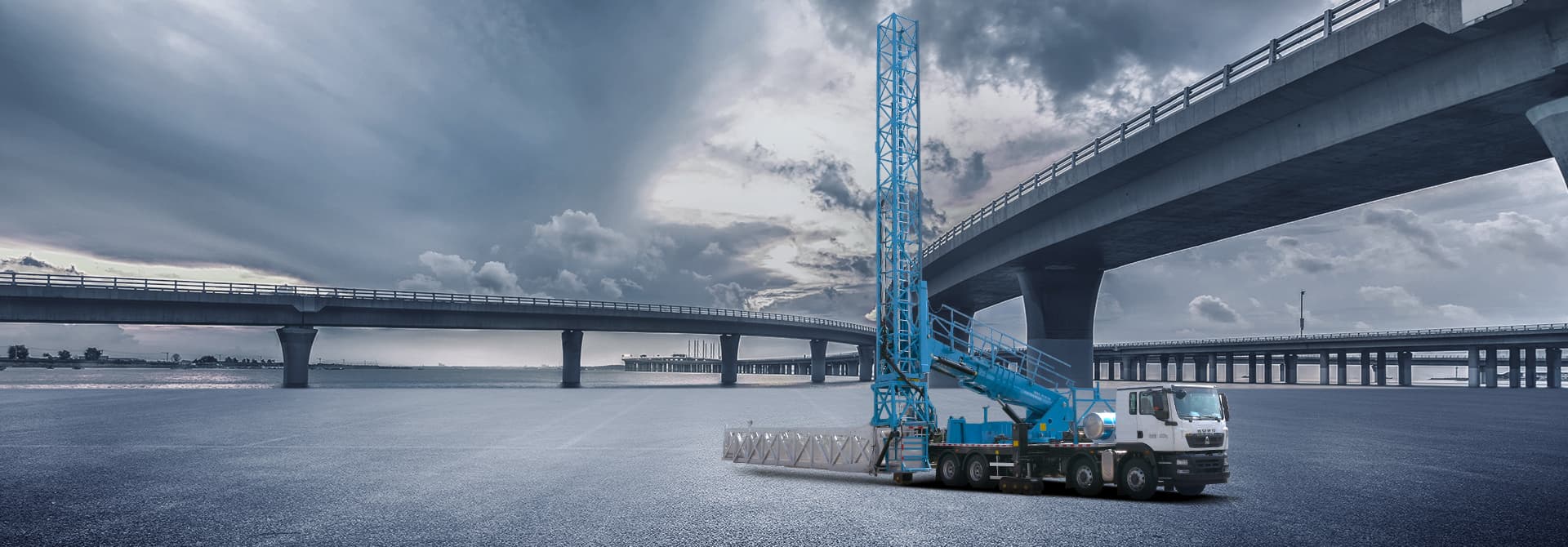 Kendaraan inspeksi jembatan Yutong di jembatan jalan raya Eropa