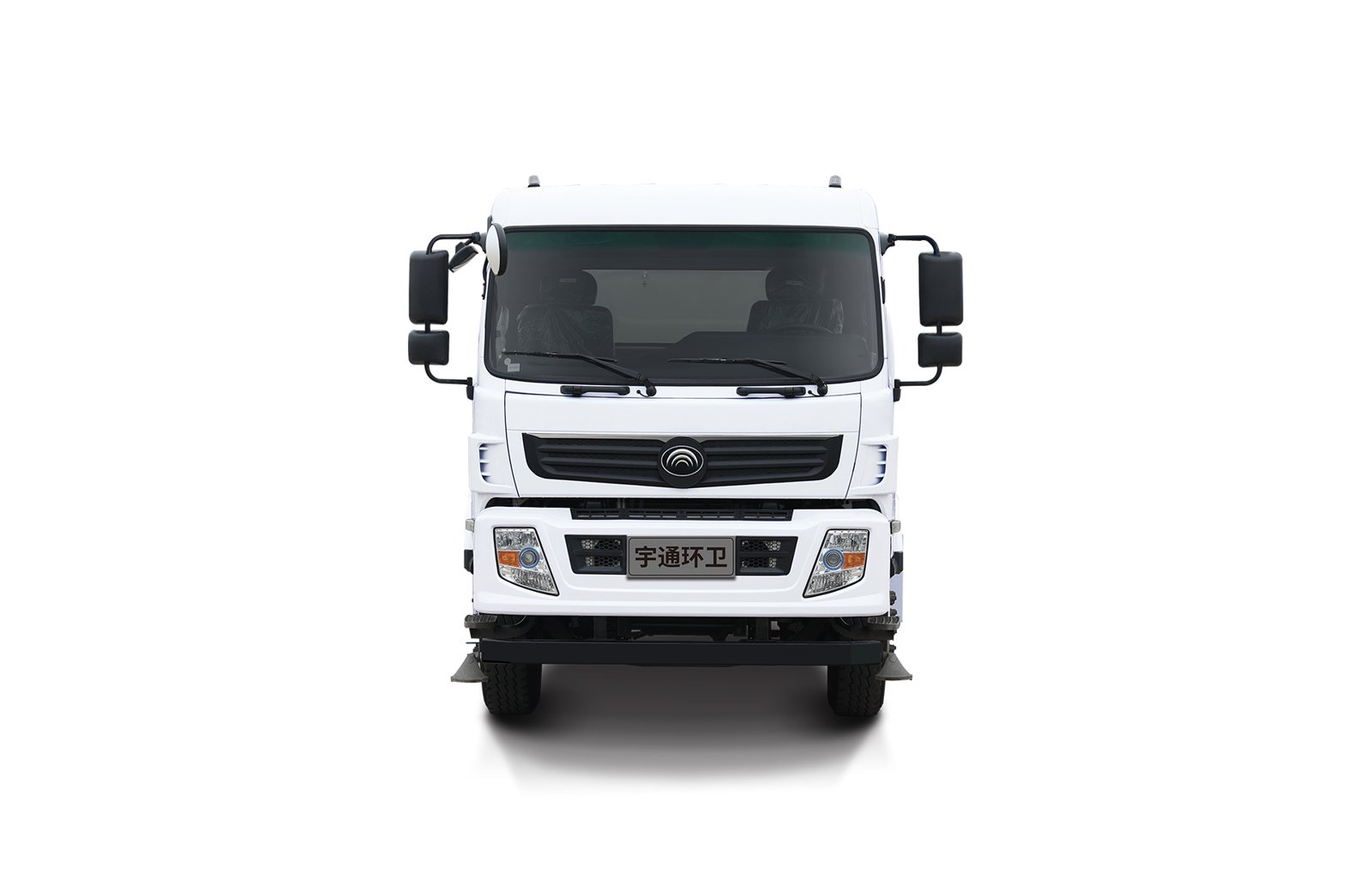 Yutong municipal water sprinkler truck spraying a city road