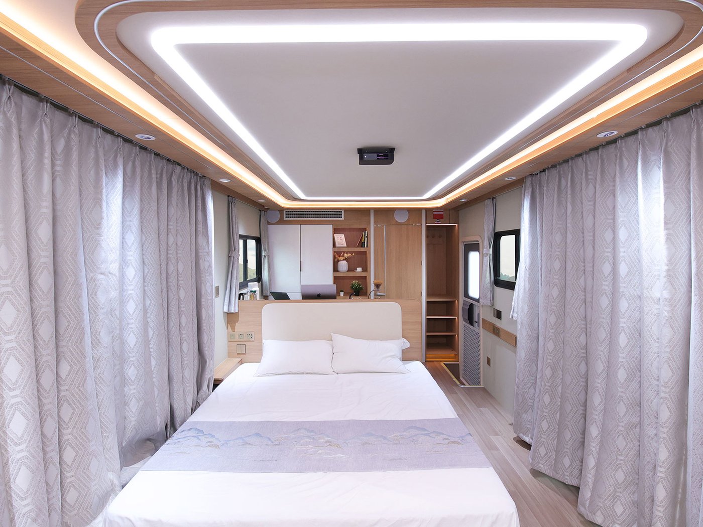 Y9-S Dağ Manzaralı Otel Karavanı görüntü 3